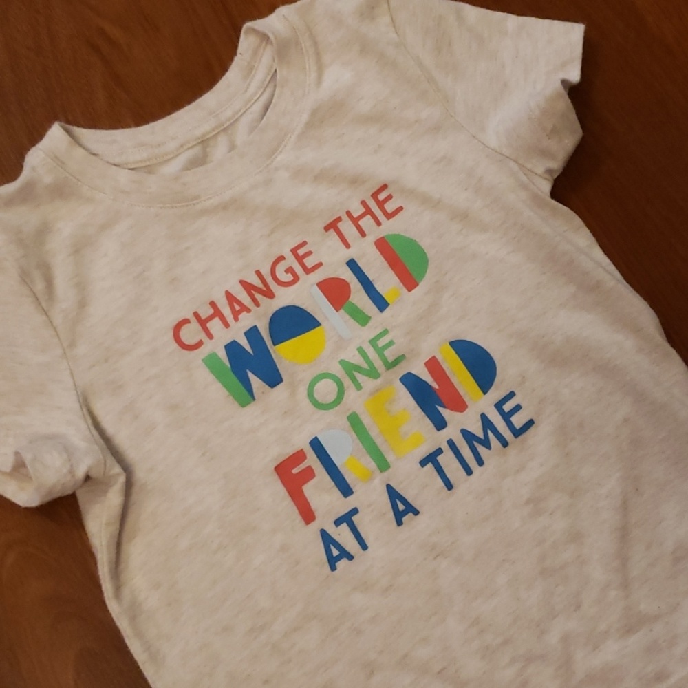 3/$10🌻 Colorful 3T shirt